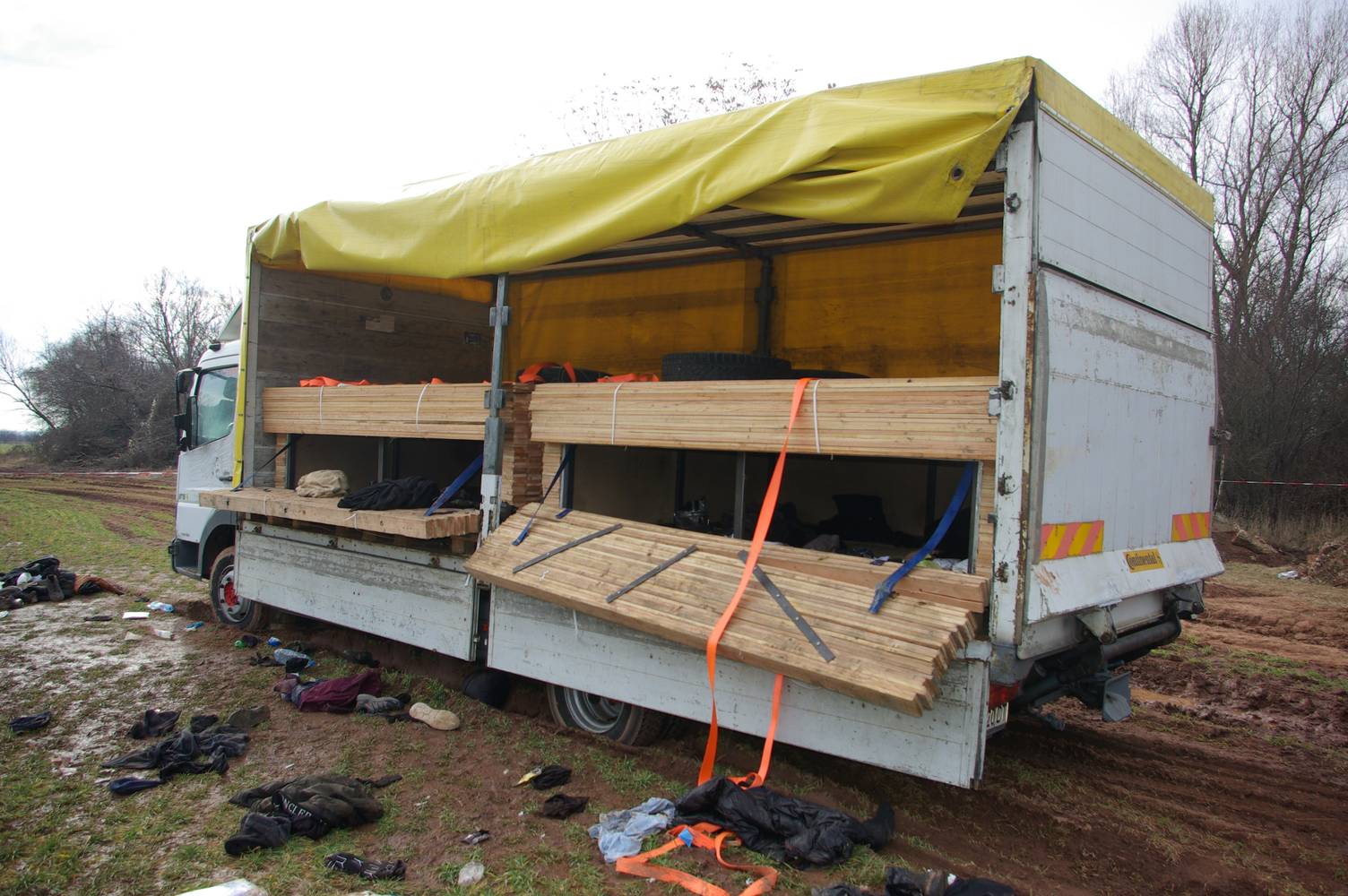 Камионът със загиналите мигранти 